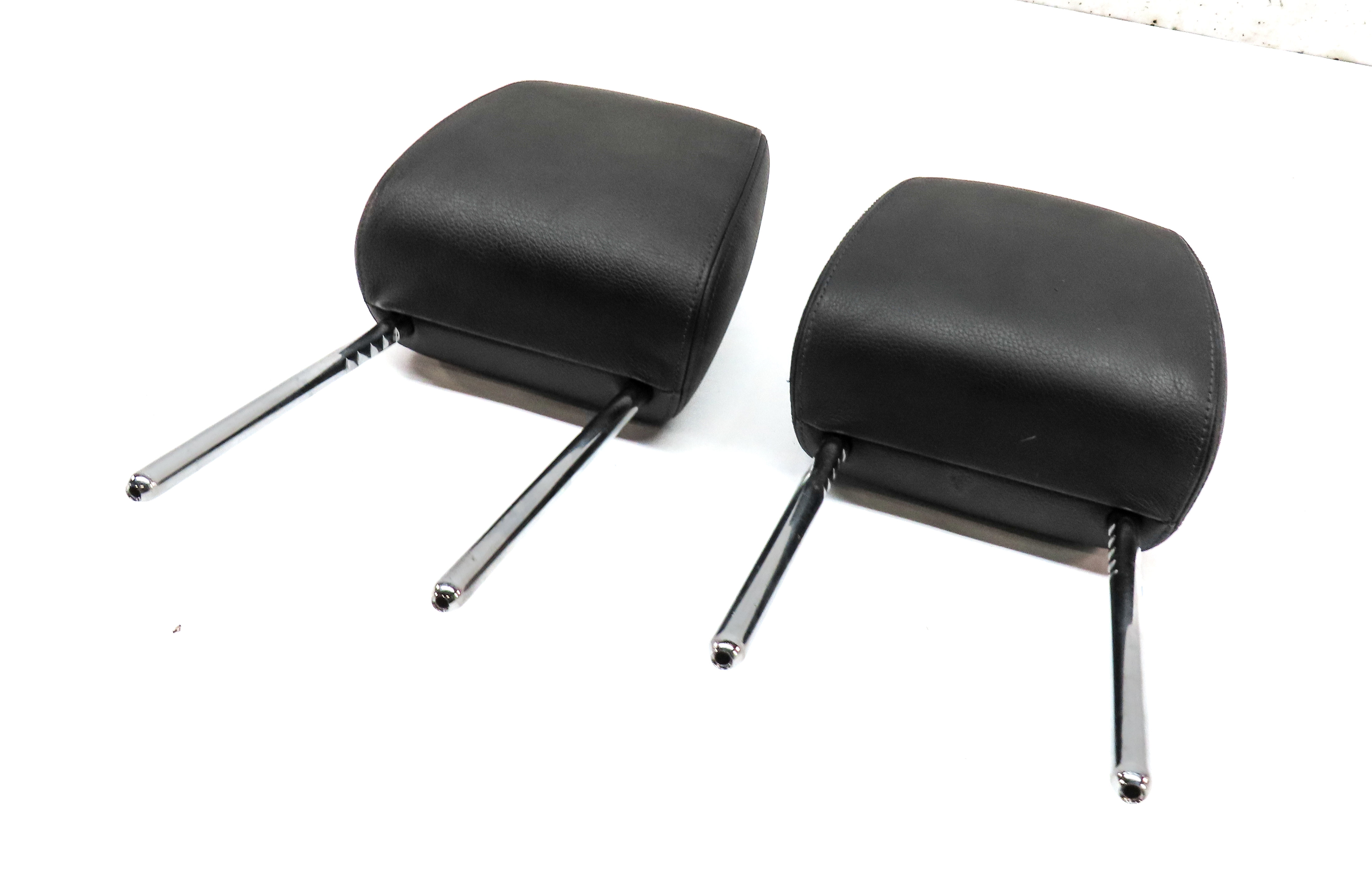 16-23 BMW X1 X2 F39 F48 FRONT LEFT DRIVER & RIGHT PASSENGER HEADREST SET (BLACK) — exact item pictured